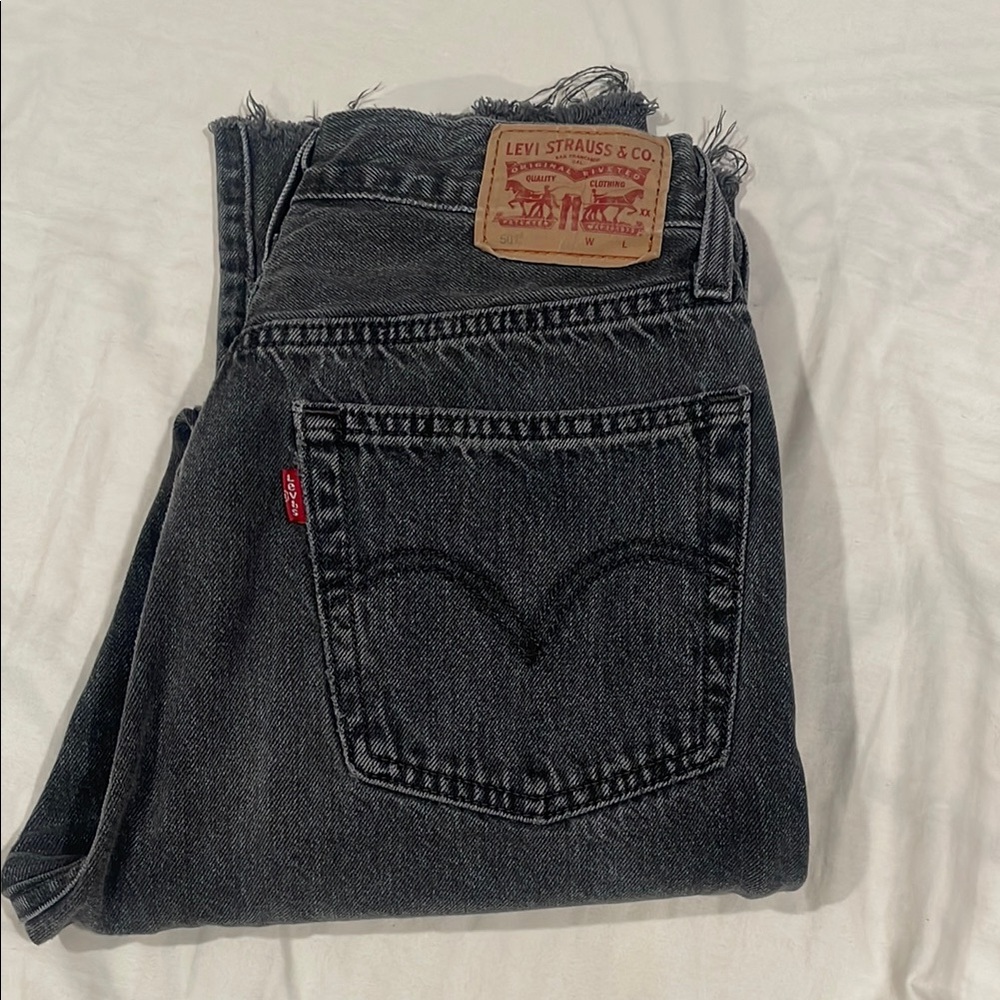 Women's Black Levi’s - Picture 2 of 4